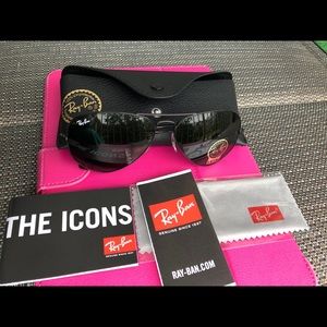 RayBan Sunglasses, Black Frame, Green G-15 Lenses